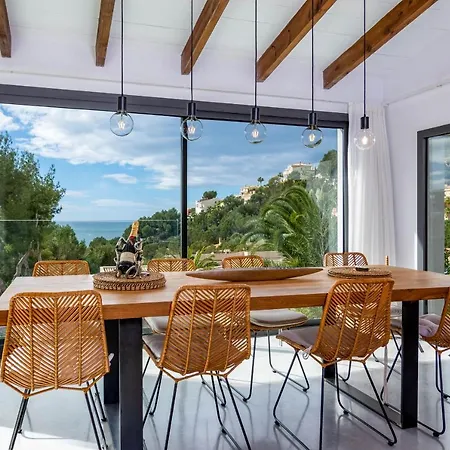 3009 - Luxurious New In Quiet Area In
